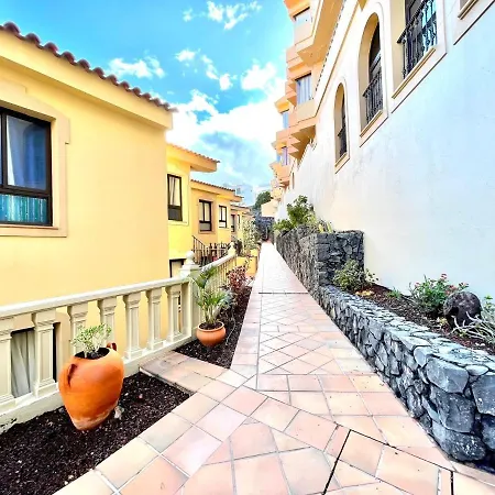 Apartamento Ap1,piscina, 200 Metros A La Playa *